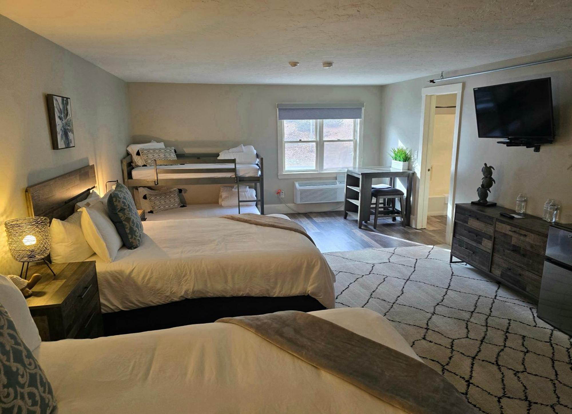 Gunstock Inn&suites Hotel 3*